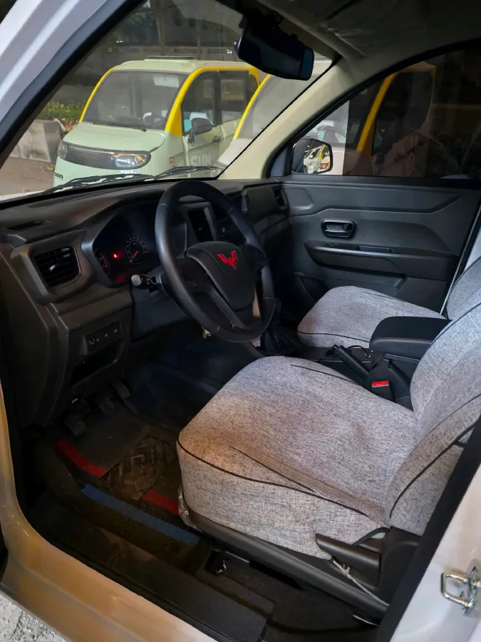 2022 WuLing HongGuang V 1.5L 99HP L4 6MT,autocango,china used car exporter,china ev exporter,chinese used car exporter,chinese used ev exporter