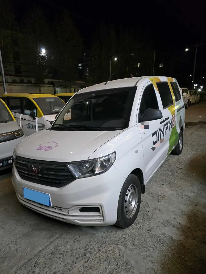2022 WuLing HongGuang V 1.5L 99HP L4 6MT,autocango,china used car exporter,china ev exporter,chinese used car exporter,chinese used ev exporter