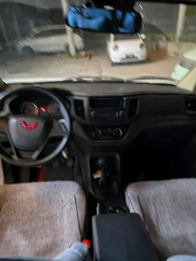 2022 WuLing HongGuang V 1.5L 99HP L4 6MT,autocango,china used car exporter,china ev exporter,chinese used car exporter,chinese used ev exporter