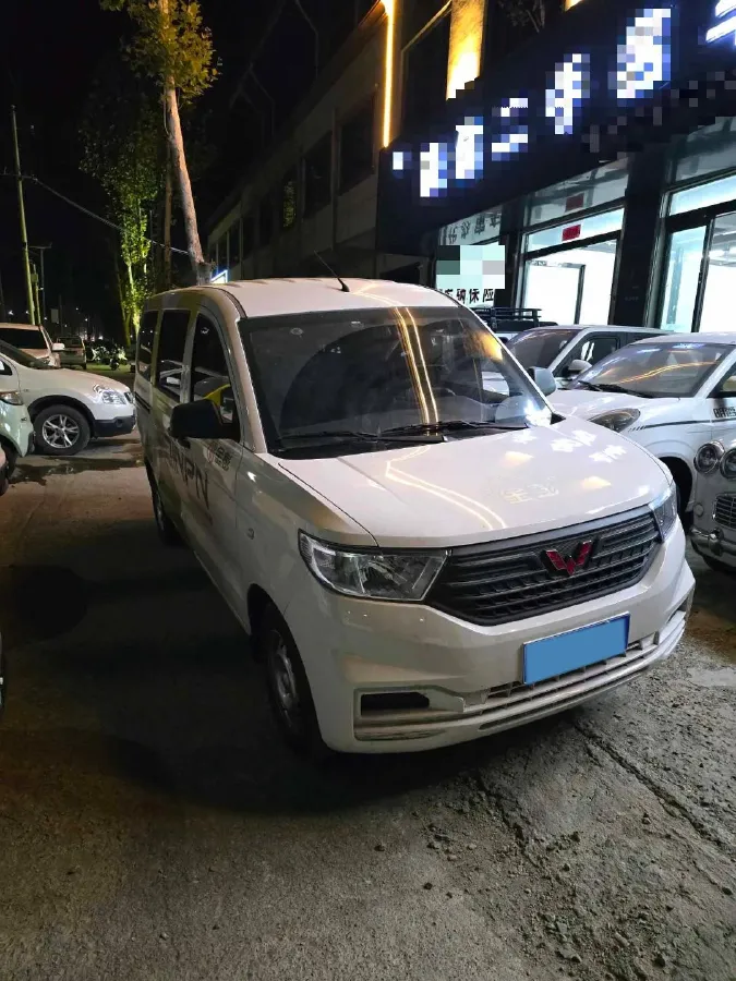 2022 WuLing HongGuang V 1.5L 99HP L4 6MT,autocango,china used car exporter,china ev exporter,chinese used car exporter,chinese used ev exporter