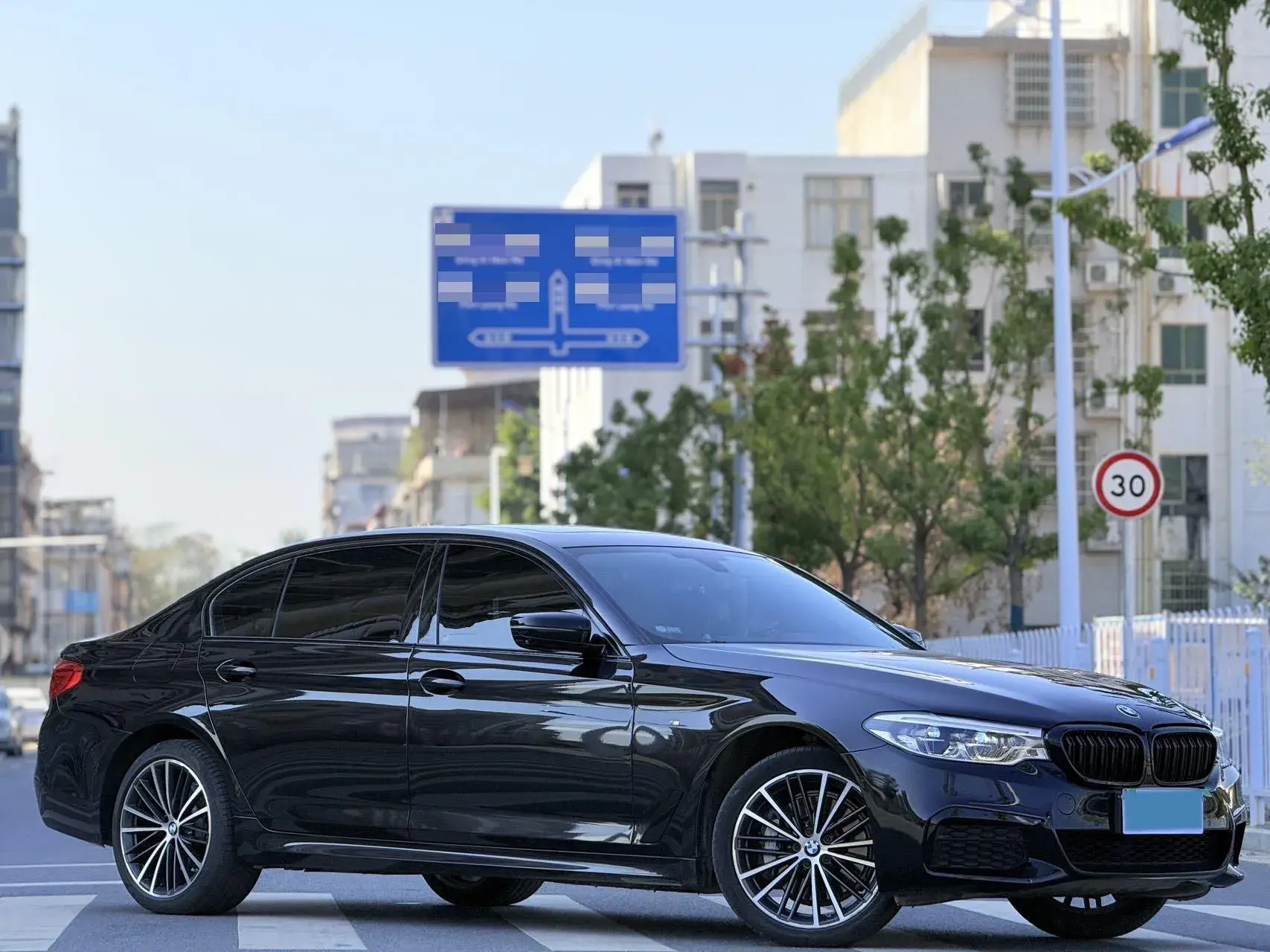 2020 BMW 5 thumbnail 3