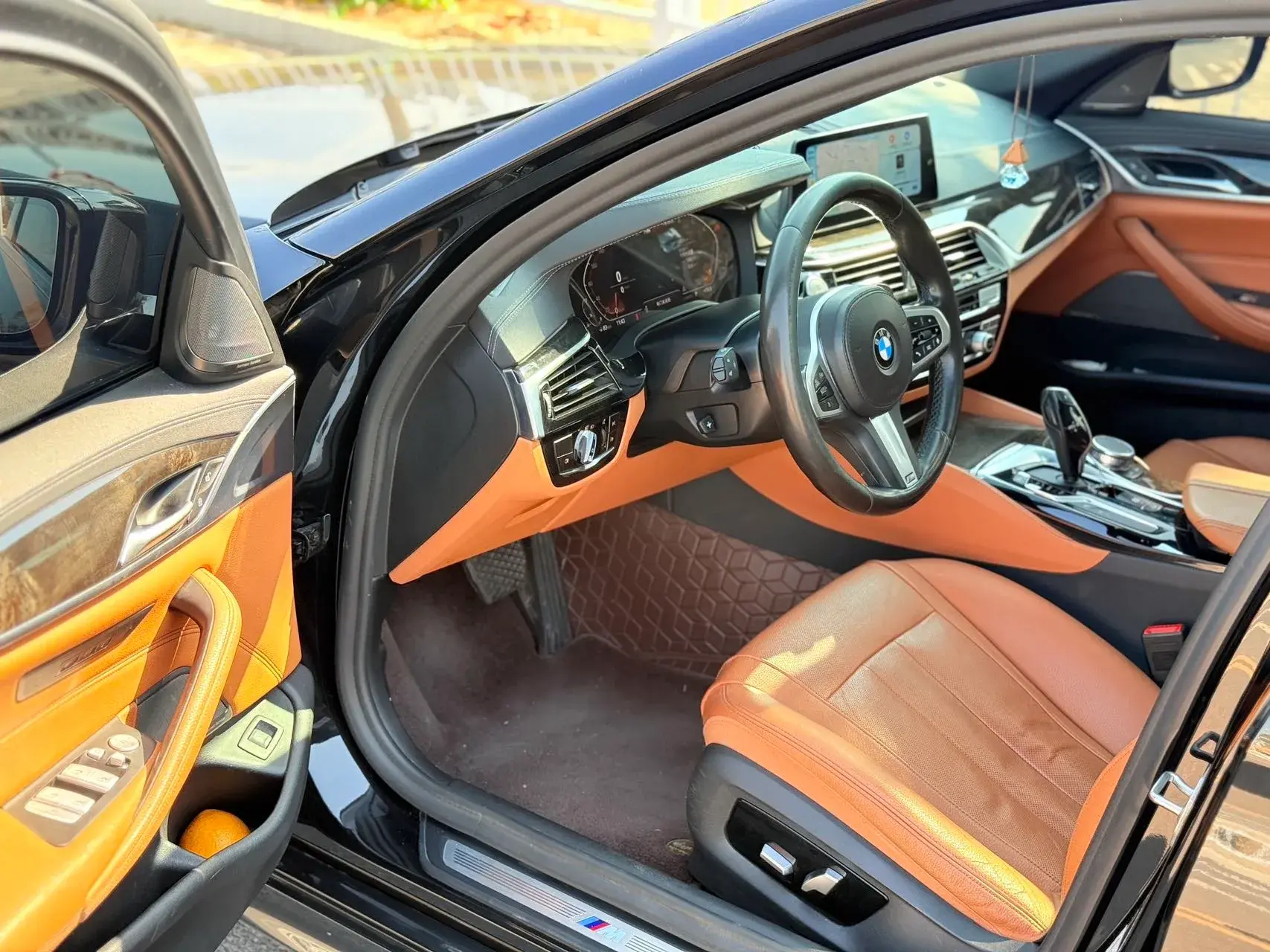 2020 BMW 5 thumbnail 4