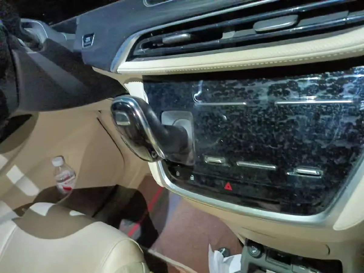 2023 Buick GL8 2.0T 237HP L4 9AT,autocango,china used car exporter,china ev exporter,chinese used car exporter,chinese used ev exporter