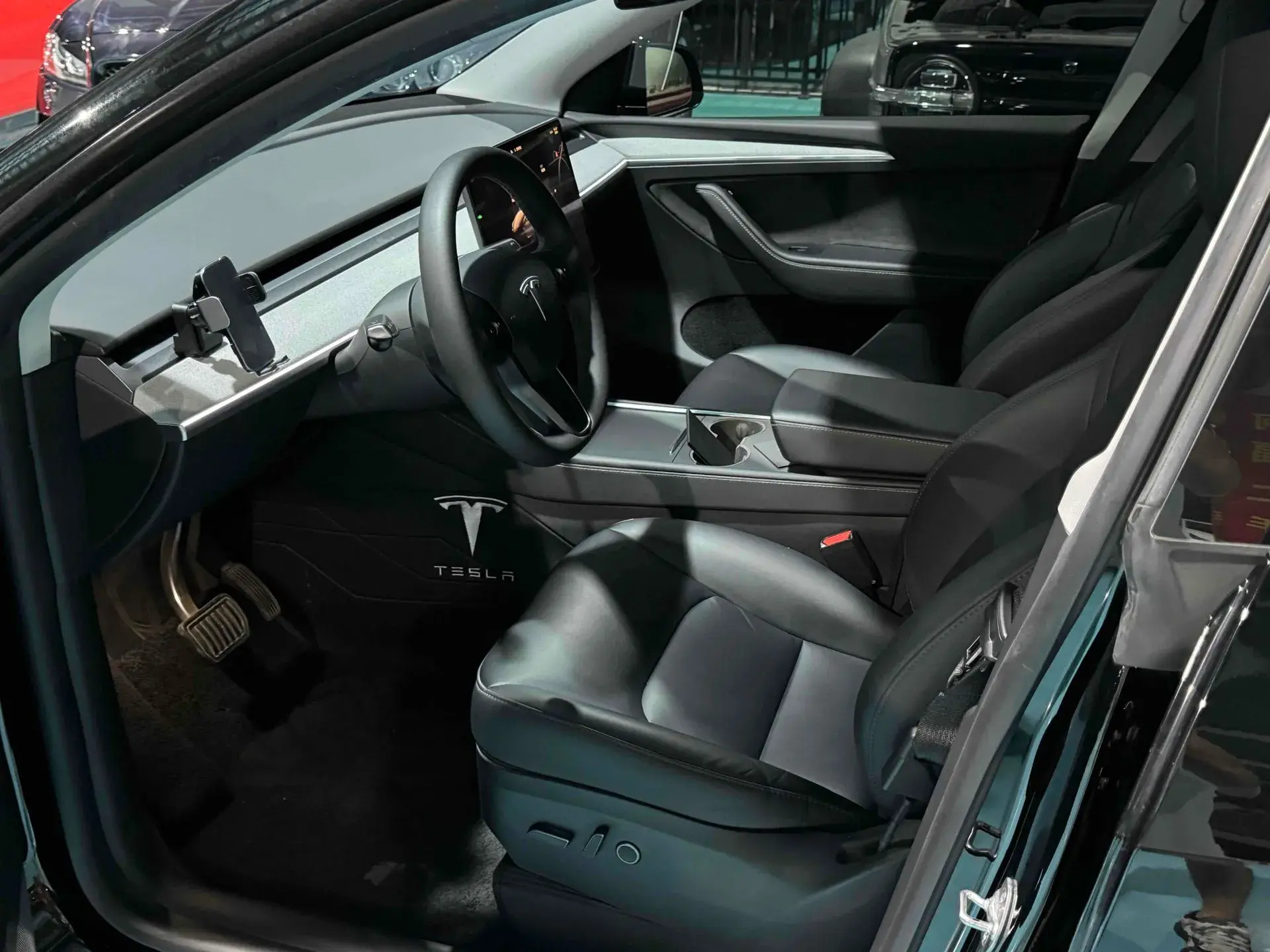 2024 TESLA MODEL thumbnail 4