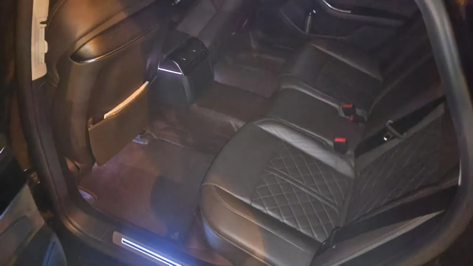 2021 Audi A8 3.0T 286HP V6 8AT,autocango,china used car exporter,china ev exporter,chinese used car exporter,chinese used ev exporter