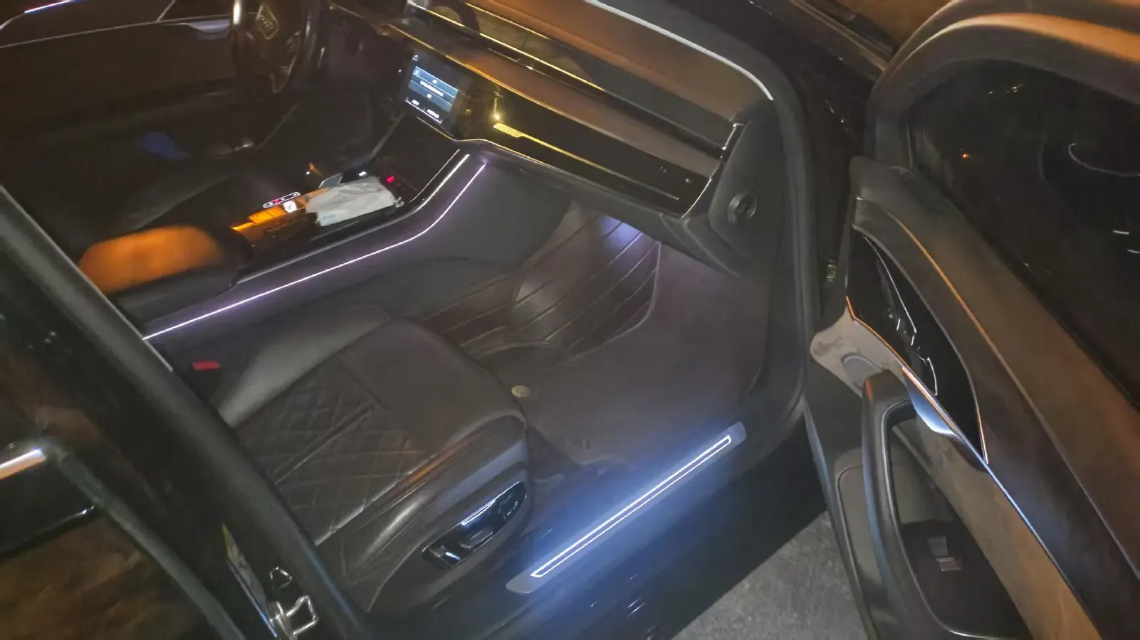 2021 Audi A8 3.0T 286HP V6 8AT,autocango,china used car exporter,china ev exporter,chinese used car exporter,chinese used ev exporter