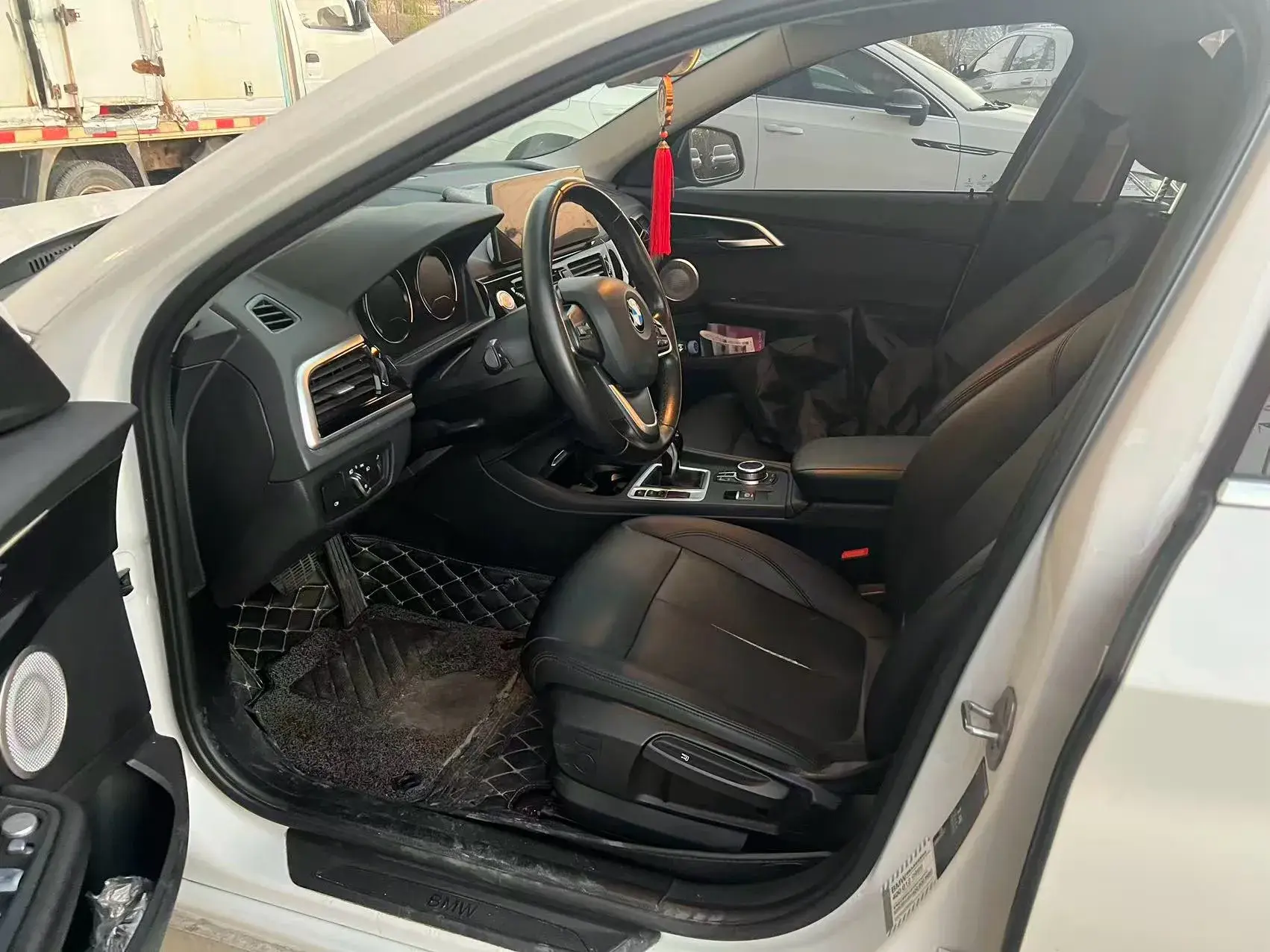 2021 BMW 1 thumbnail 4