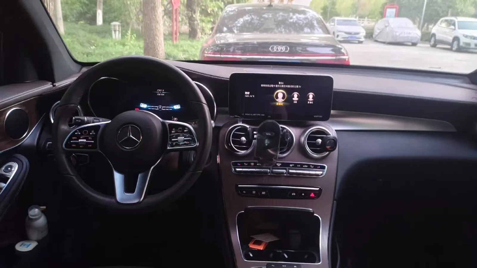 2021 Mercedes-Benz GLC Class 2.0T 197HP L4 9AT,autocango,china used car exporter,china ev exporter,chinese used car exporter,chinese used ev exporter