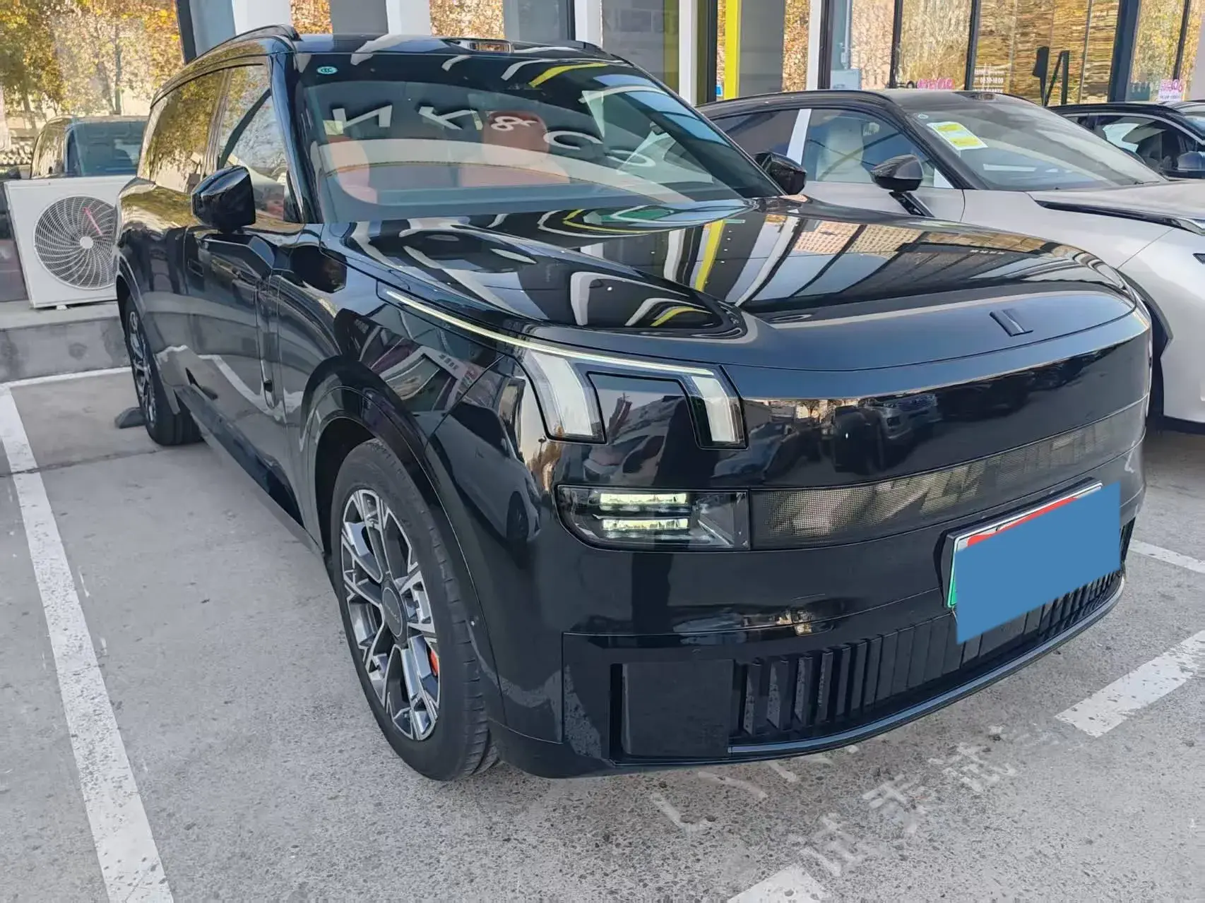 2025 LYNK&CO 900 thumbnail 2