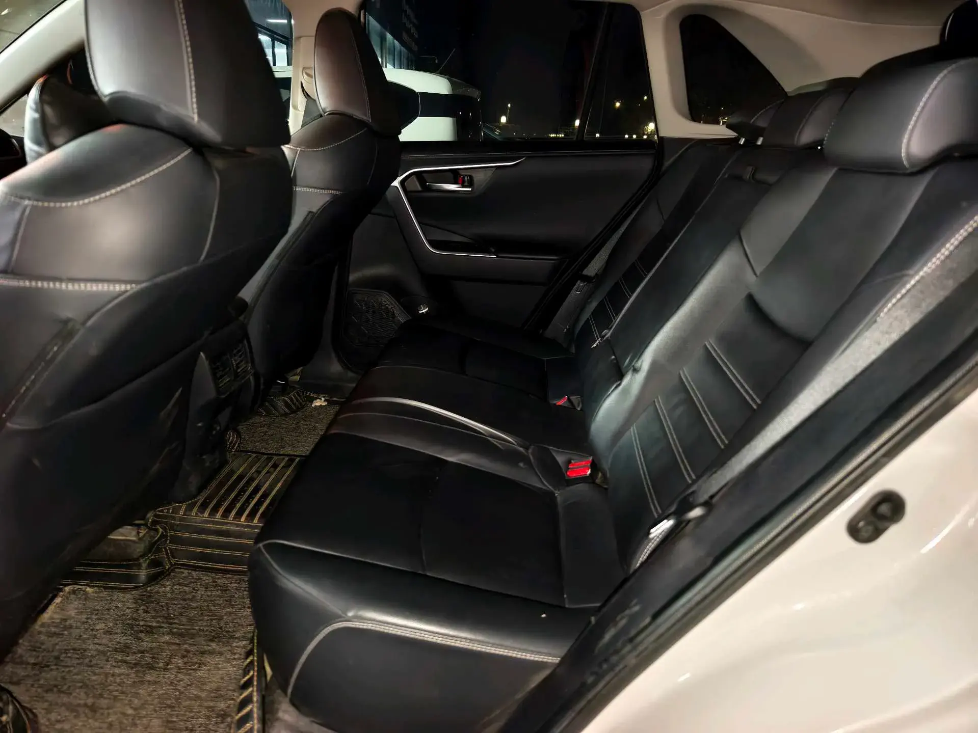 2021 TOYOTA RAV4 thumbnail 4