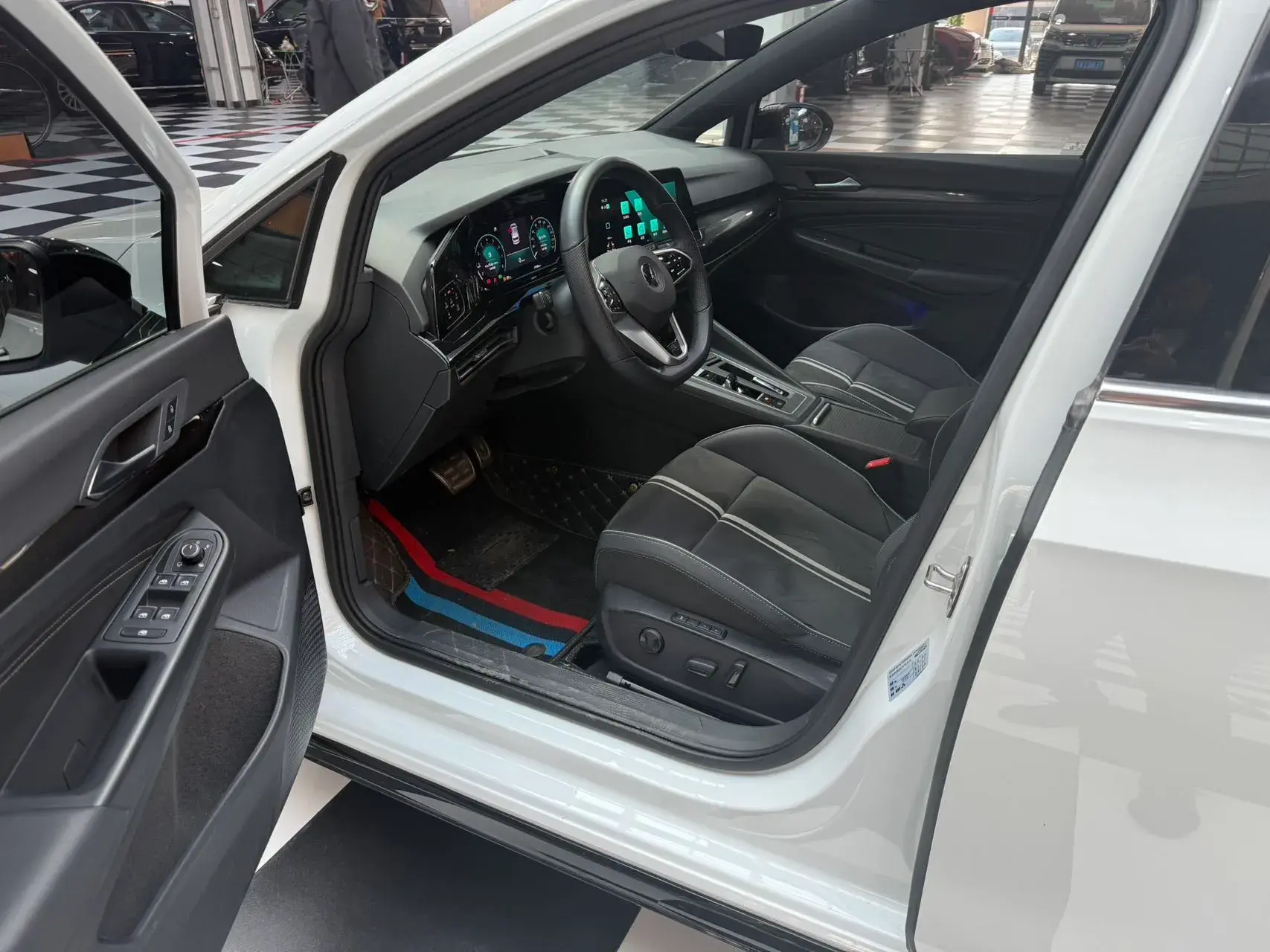 2021 VOLKSWAGEN GOLF thumbnail 4