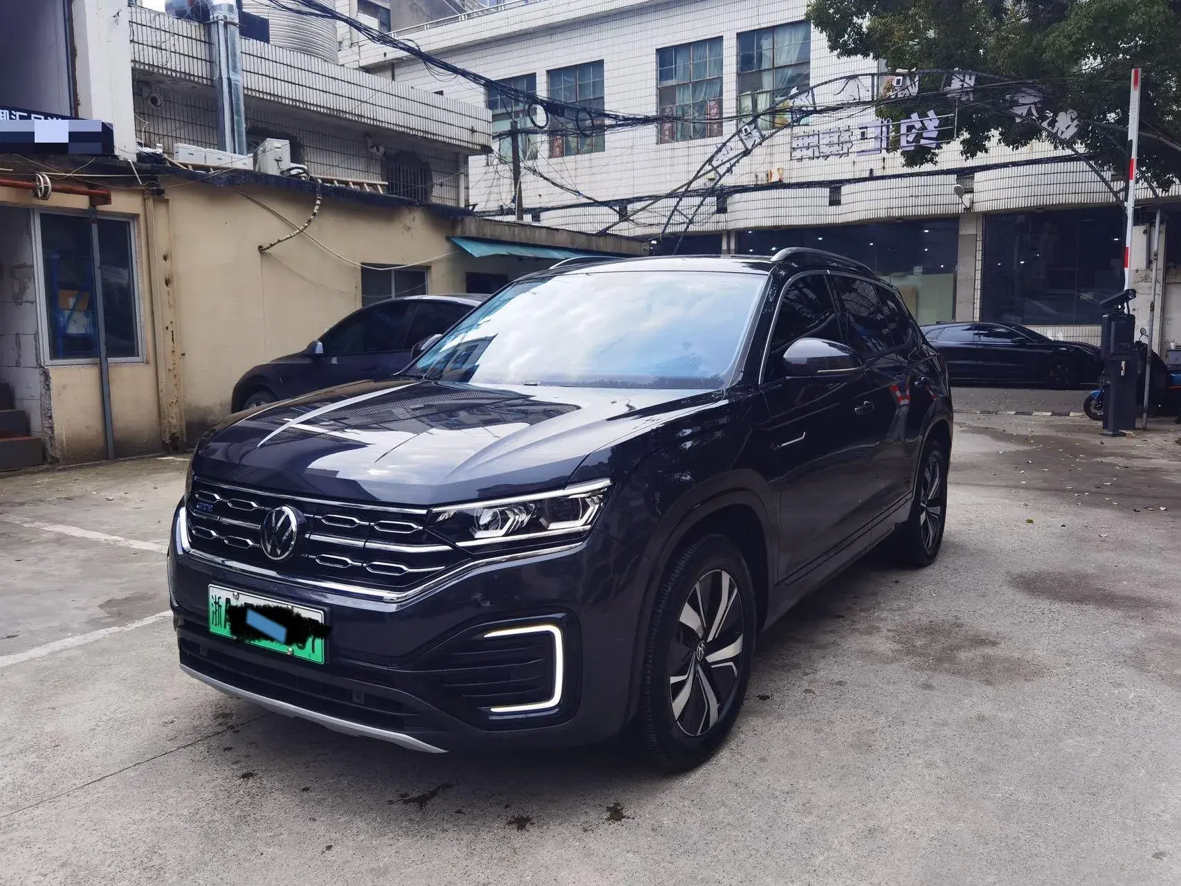 2020 VOLKSWAGEN TAYRON view 1