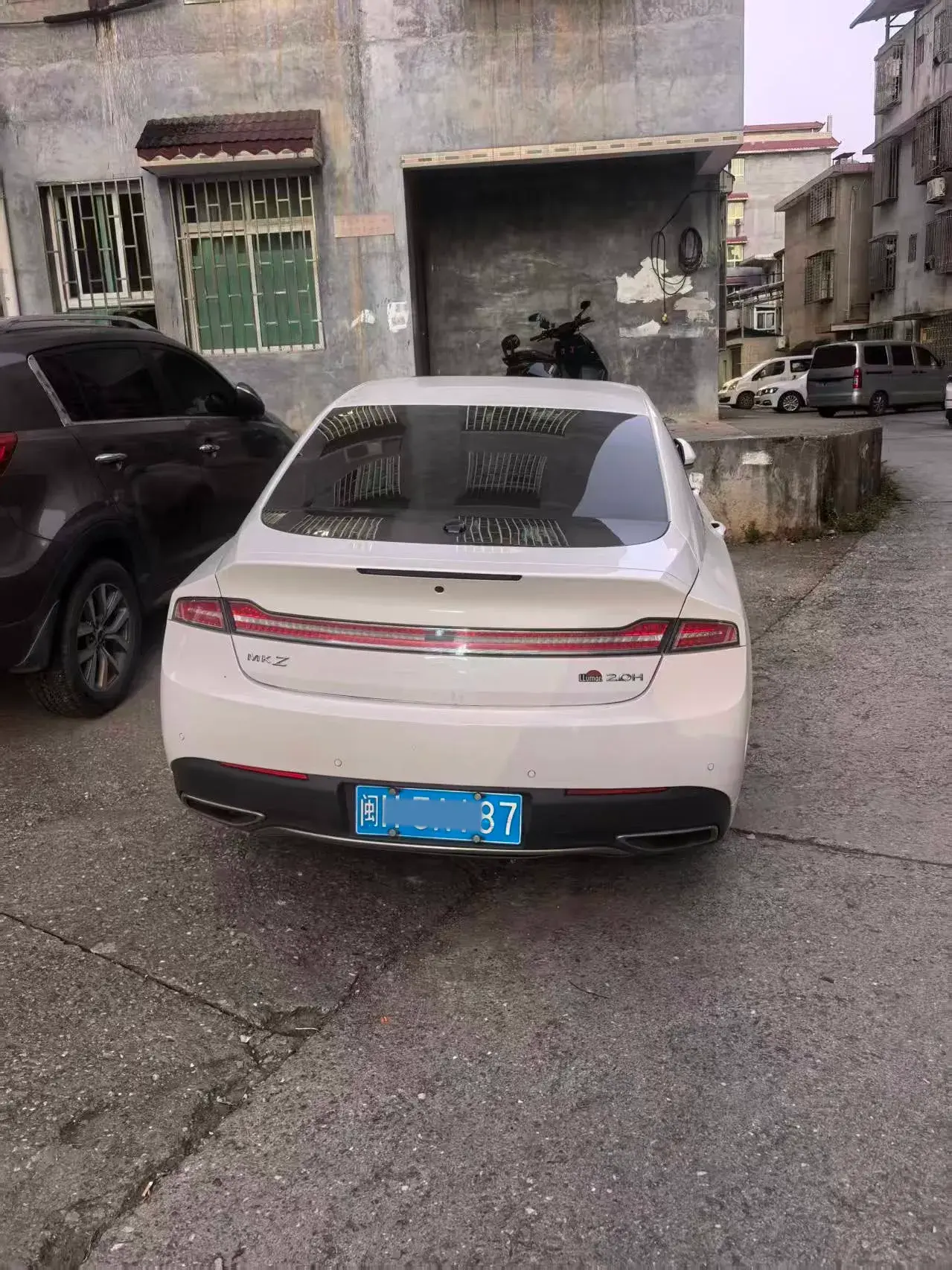 2017 LINCOLN MKZ thumbnail 2