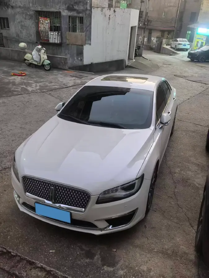 2017 Lincoln MKZ 2.0L 137HP L4 E-CVT Hybrid