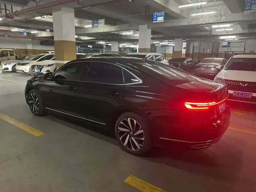 2022 VOLKSWAGEN PASSAT thumbnail 3