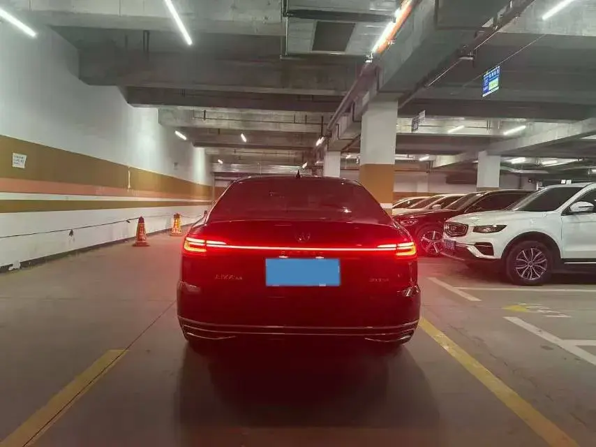 2022 VOLKSWAGEN PASSAT thumbnail 4