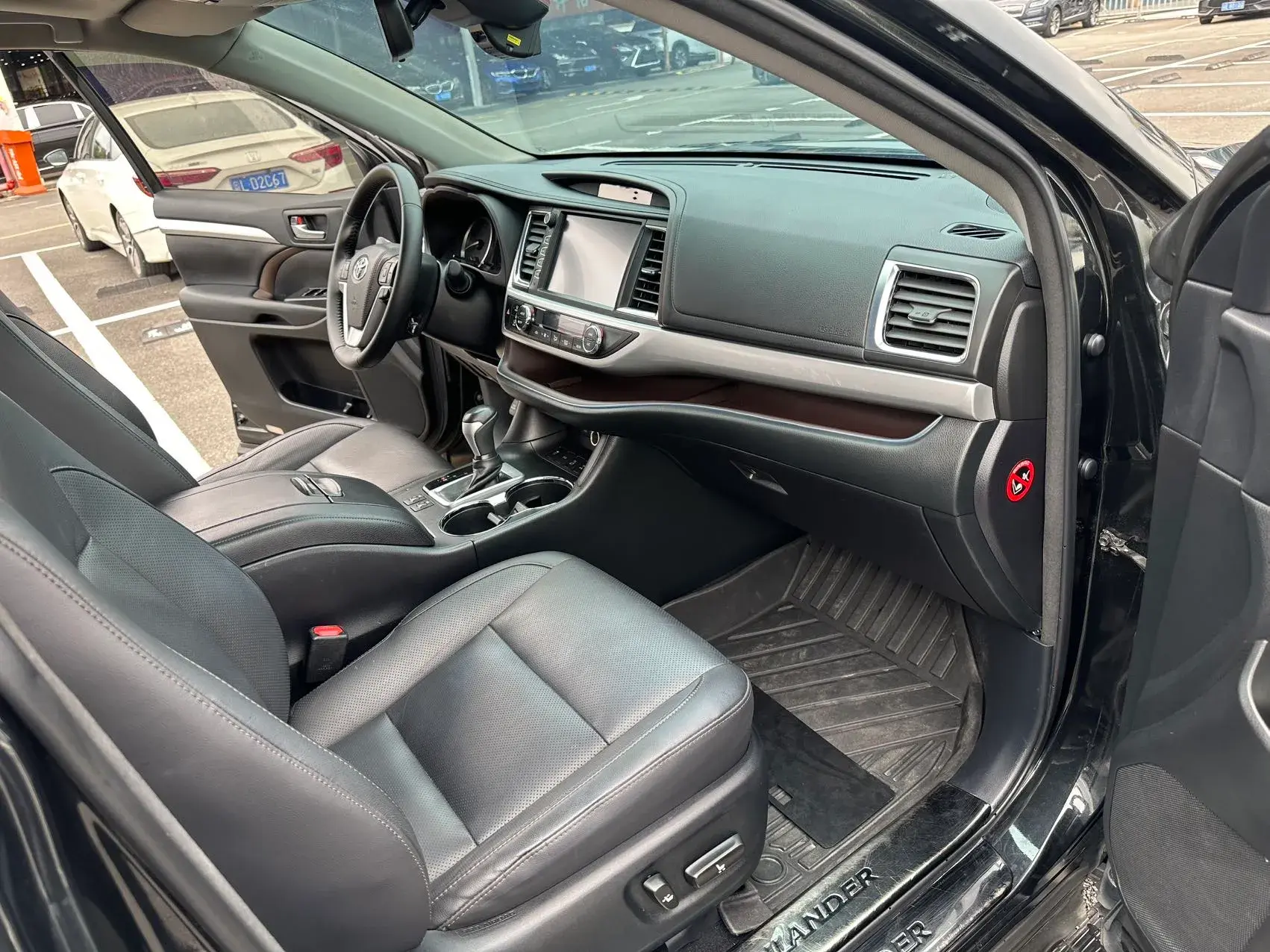 2018 TOYOTA HIGHLANDER thumbnail 3