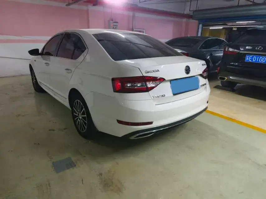 2019 SKODA OCTAVIA thumbnail 4