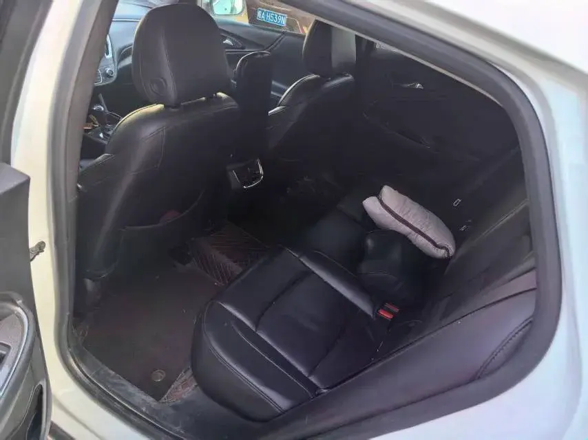 2018 CHEVROLET MALIBU thumbnail 3