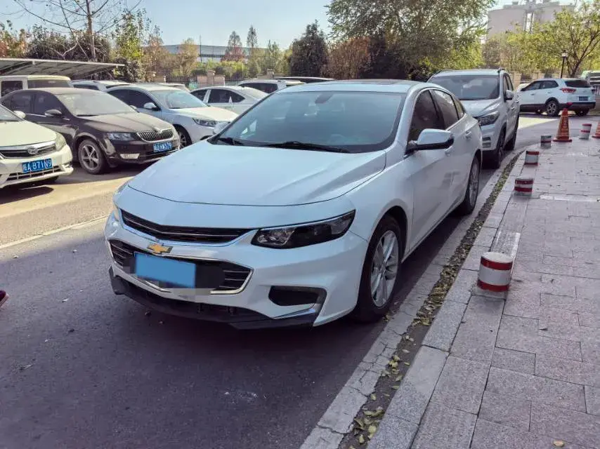2018 CHEVROLET MALIBU view 1