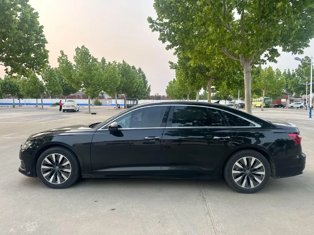 2021 Audi A6L 2.0T 224HP L4 7DCT,autocango,china used car exporter,china ev exporter,chinese used car exporter,chinese used ev exporter