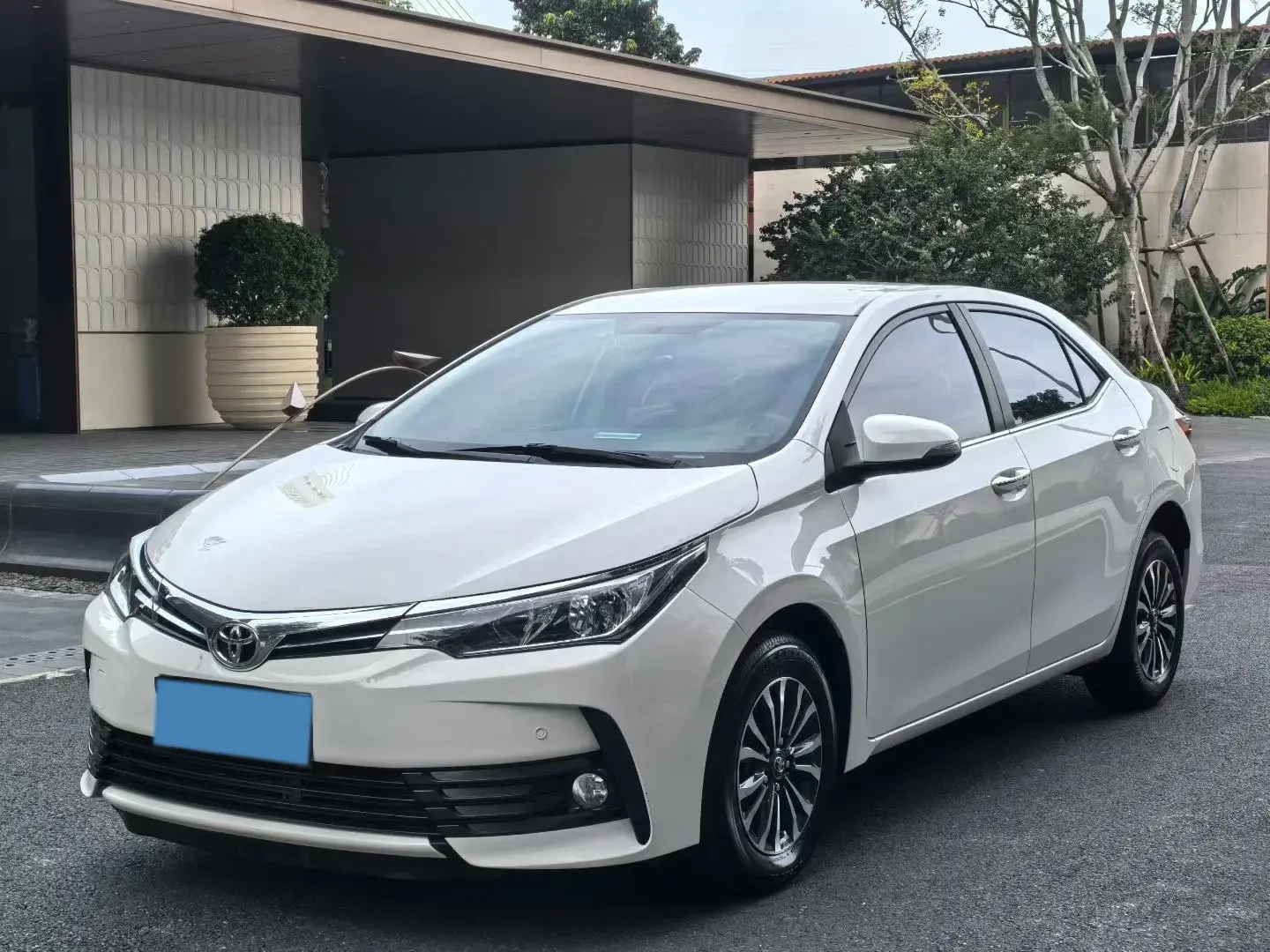 2018 TOYOTA COROLLA view 1
