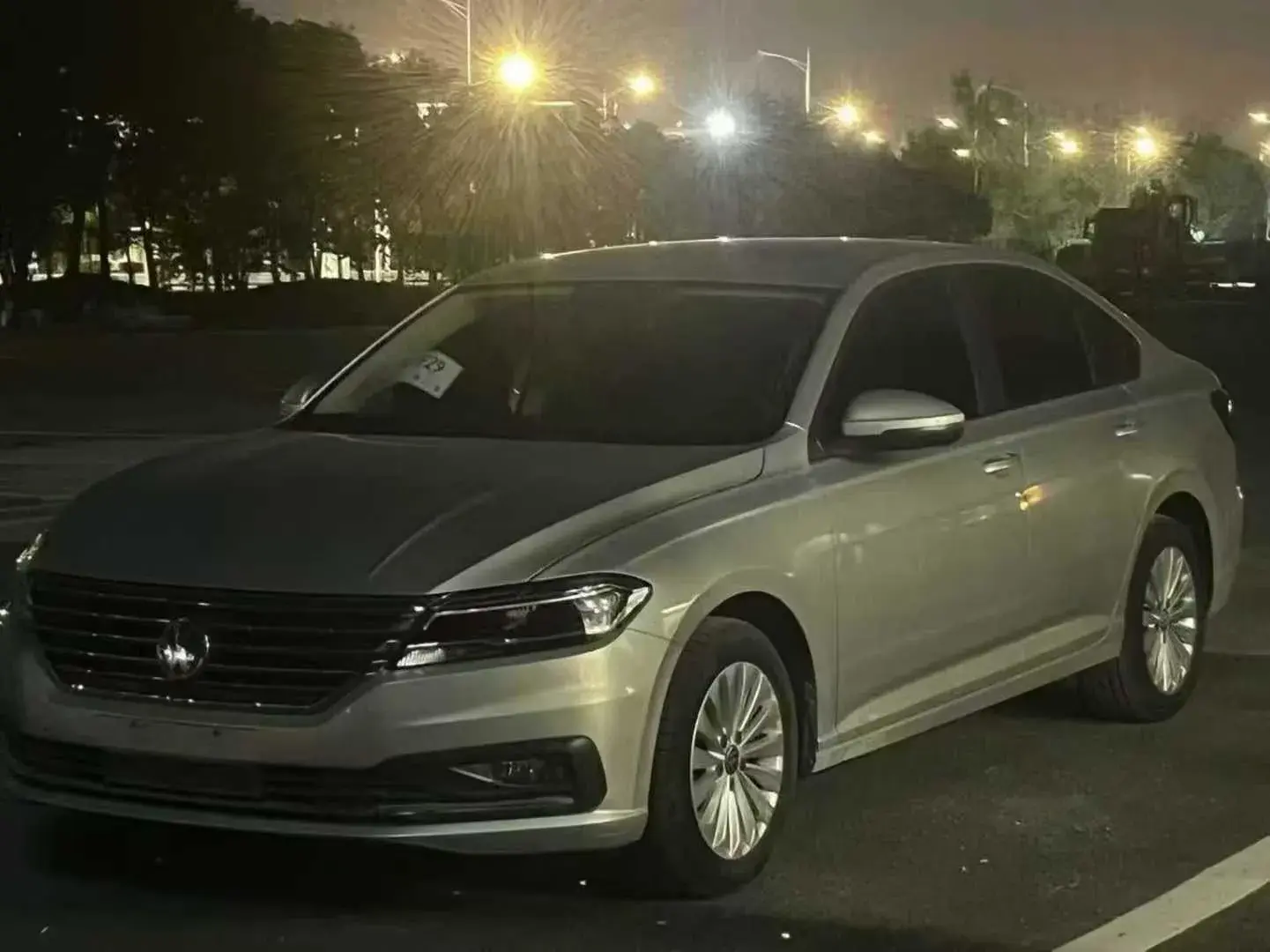 2021 VOLKSWAGEN LAVIDA view 1