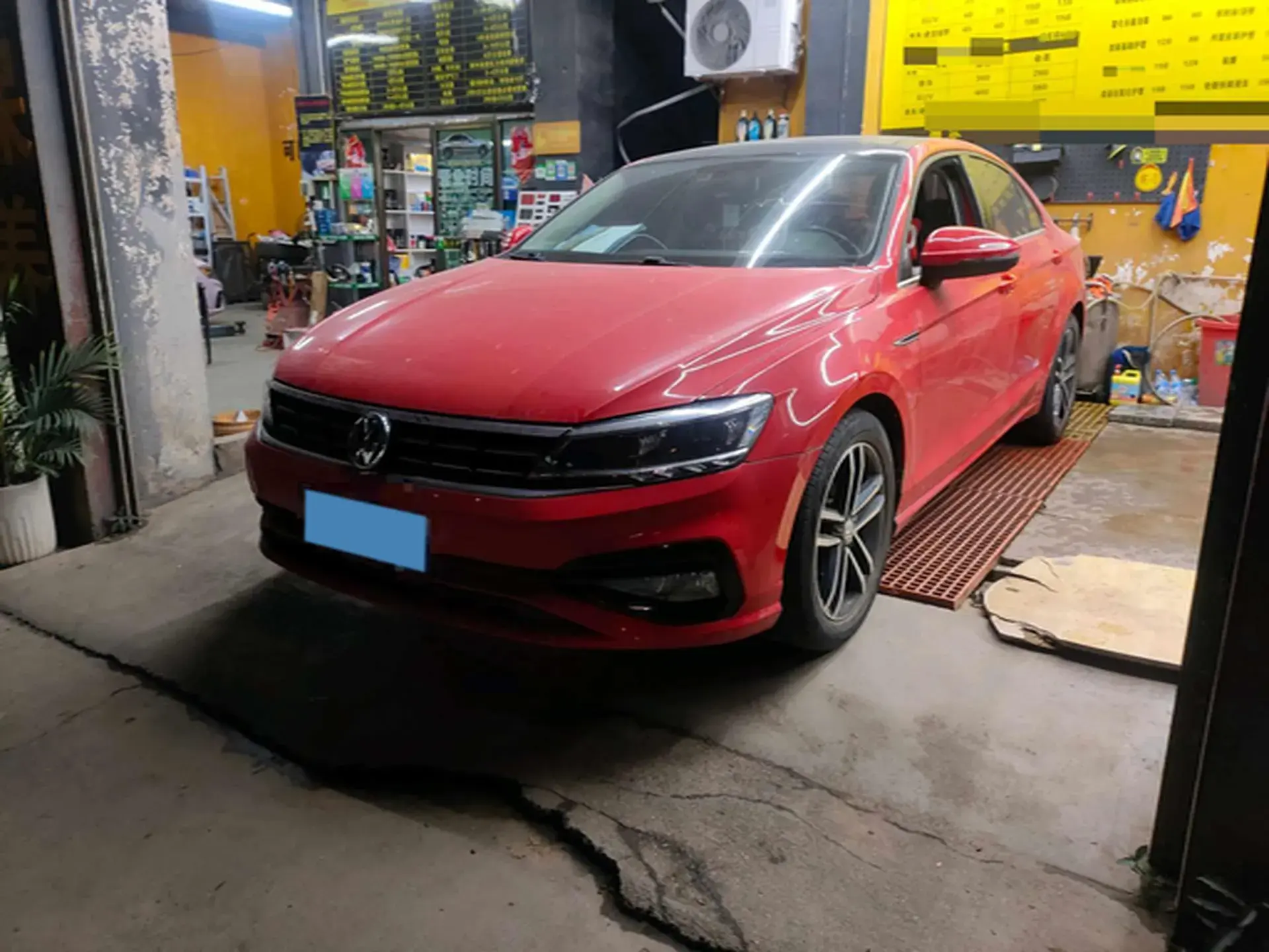 2021 VOLKSWAGEN LAMANDO view 1