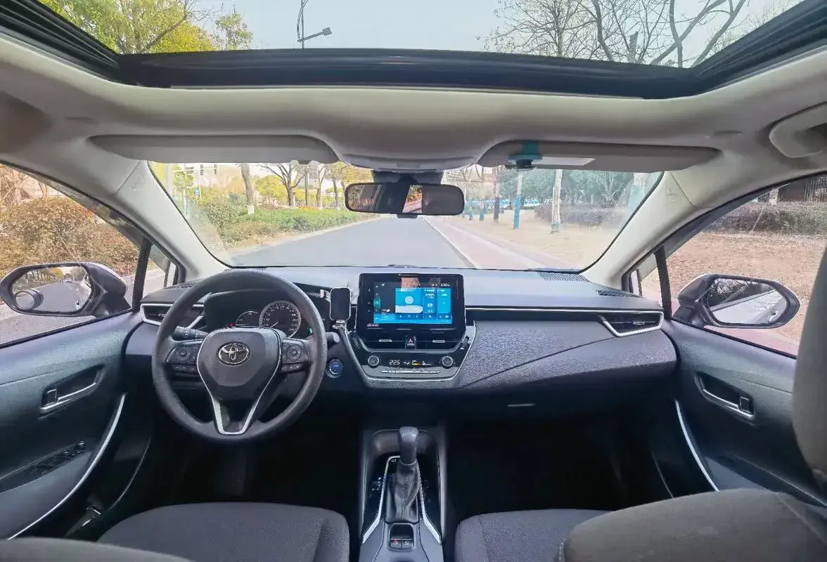 2023 TOYOTA COROLLA thumbnail 3