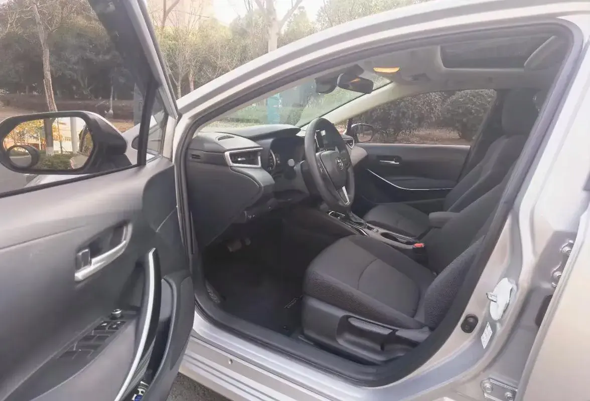 2023 TOYOTA COROLLA thumbnail 2