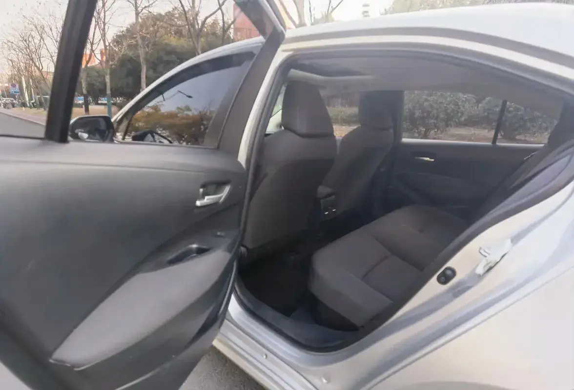 2023 TOYOTA COROLLA thumbnail 4