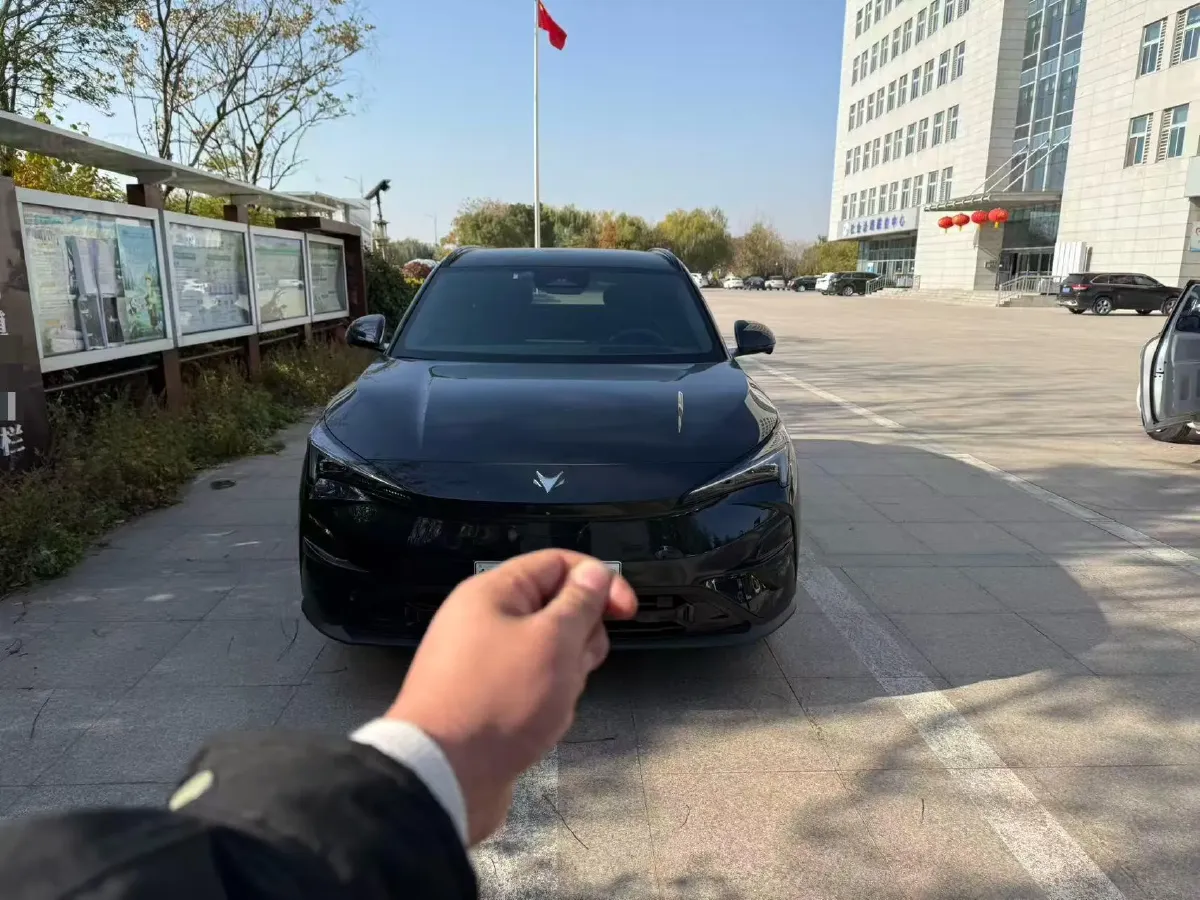 2025 ARCFOX αT5 BEV 74.4KWH,autocango,china used car exporter,china ev exporter,chinese used car exporter,chinese used ev exporter