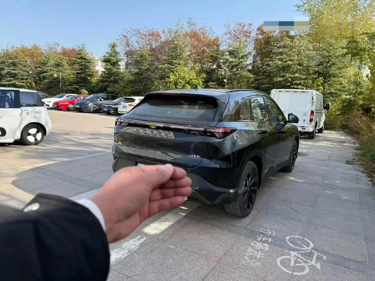 2025 ARCFOX αT5 BEV 74.4KWH,autocango,china used car exporter,china ev exporter,chinese used car exporter,chinese used ev exporter