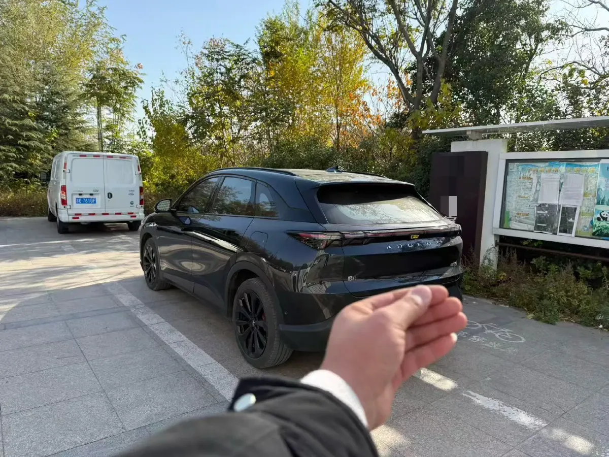 2025 ARCFOX αT5 BEV 74.4KWH,autocango,china used car exporter,china ev exporter,chinese used car exporter,chinese used ev exporter