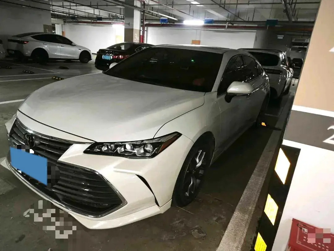 2019 TOYOTA AVALON view 1
