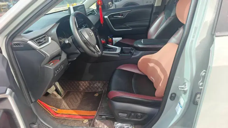 2020 TOYOTA RAV4 thumbnail 4