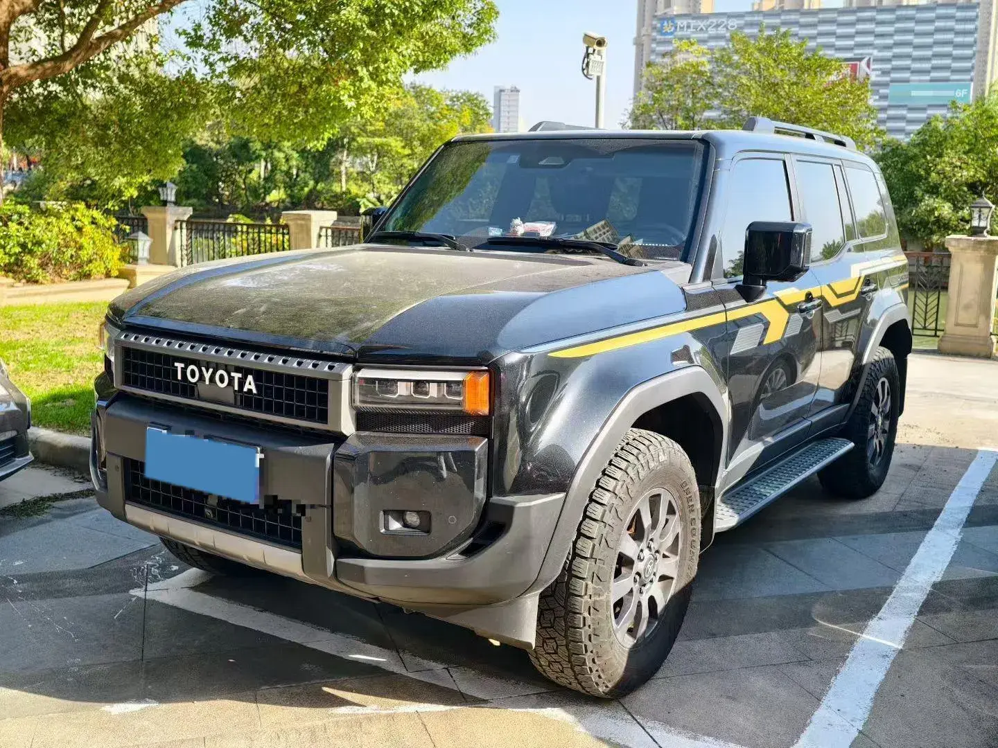 2024 TOYOTA LAND view 1