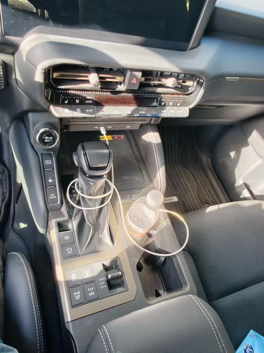 2024 TOYOTA LAND thumbnail 3