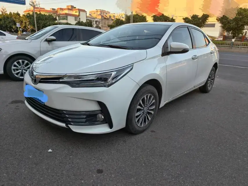 2018 TOYOTA COROLLA view 1