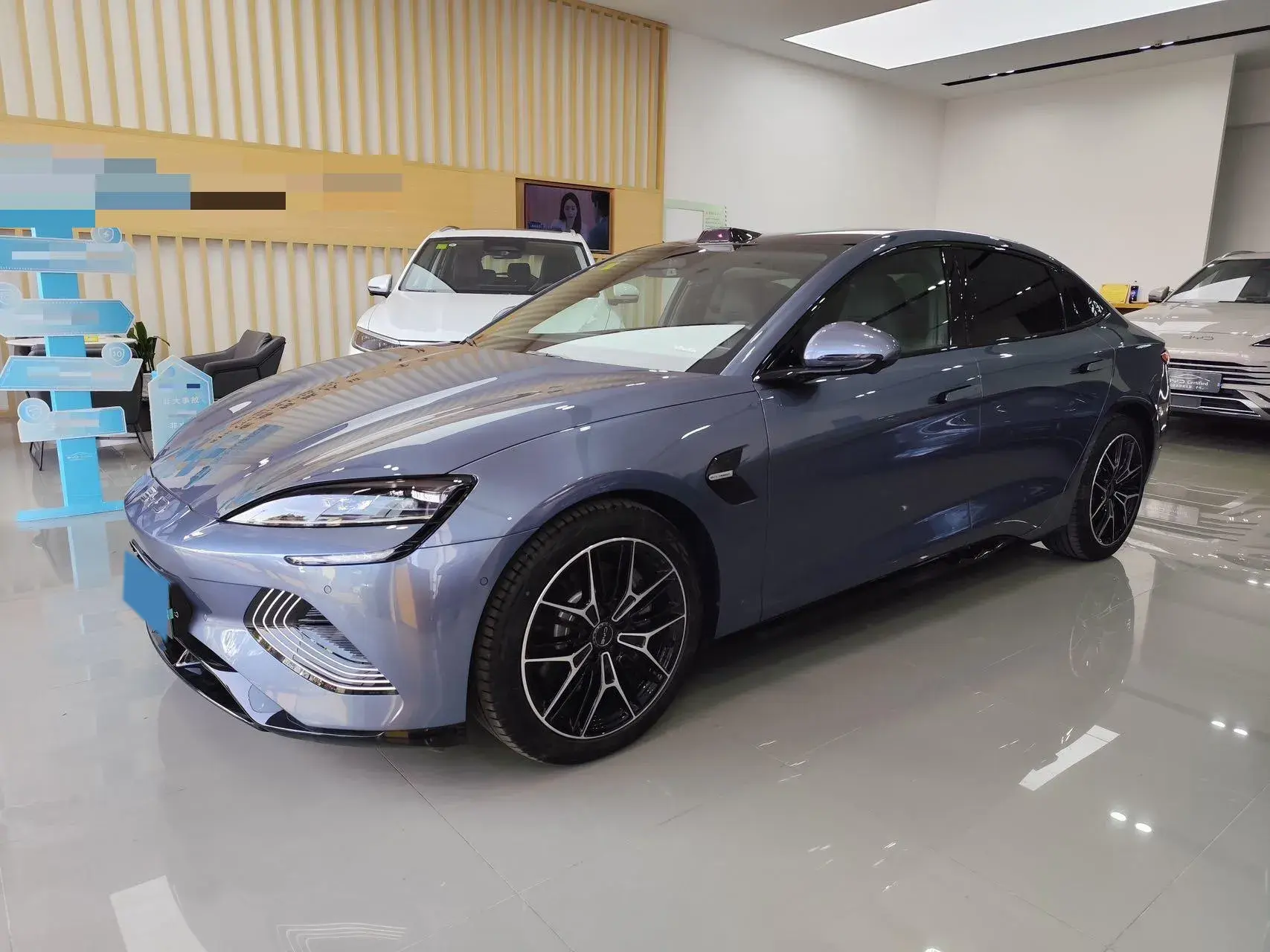 2025 BYD SEAL view 1