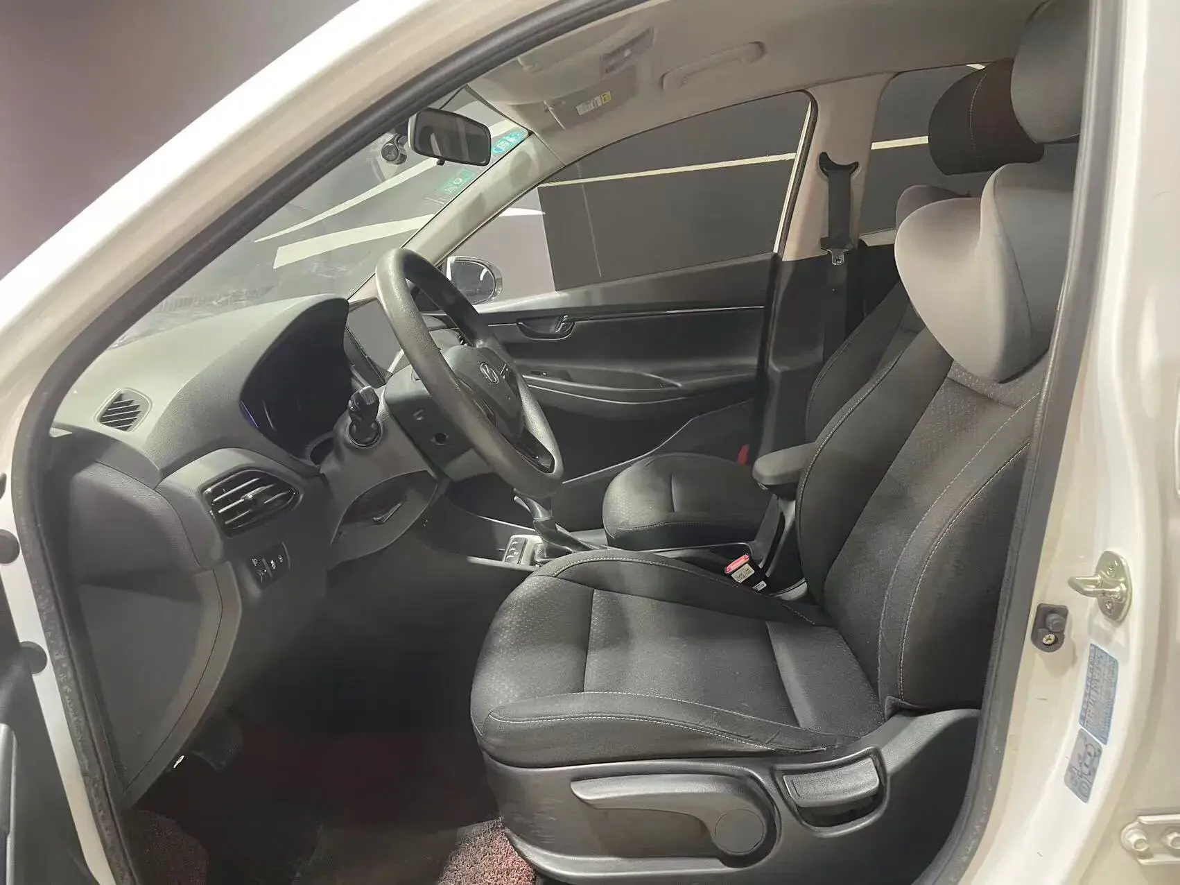 2017 HYUNDAI CELESTA thumbnail 4