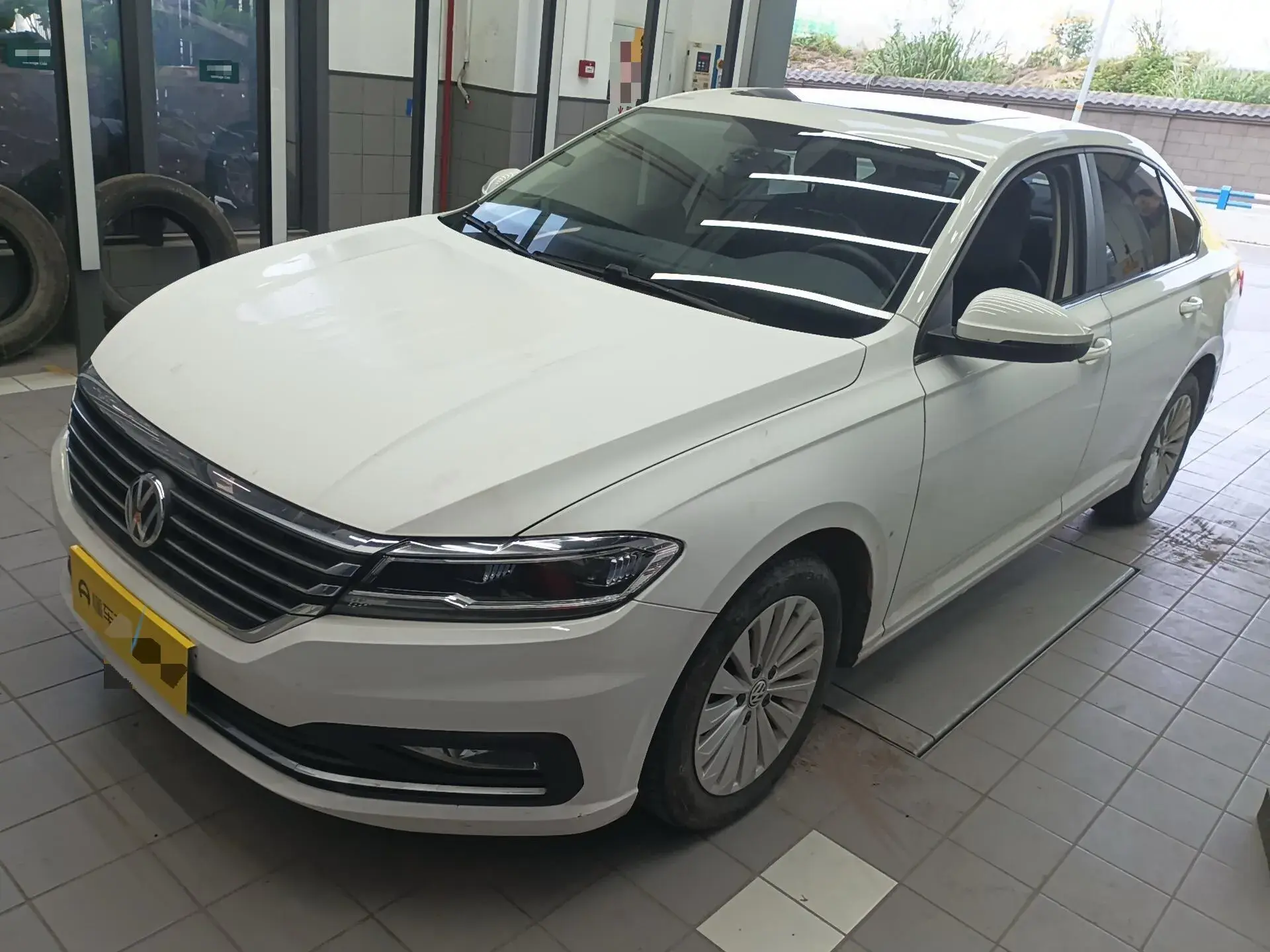 2018 VOLKSWAGEN LAVIDA view 1