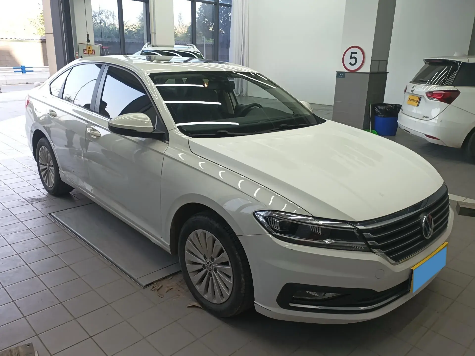 2018 VOLKSWAGEN LAVIDA thumbnail 2