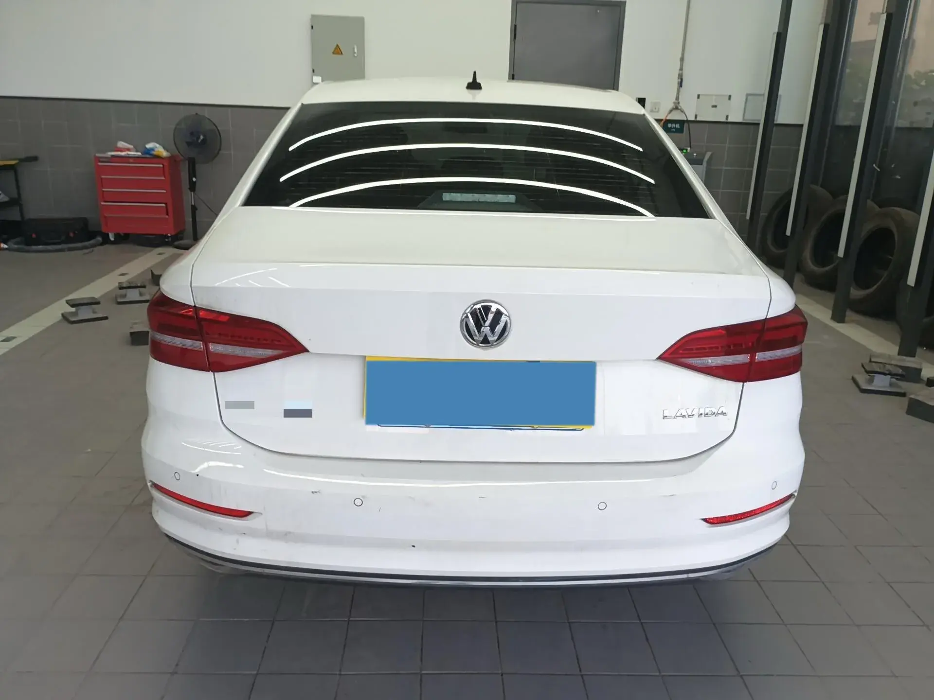 2018 VOLKSWAGEN LAVIDA thumbnail 4