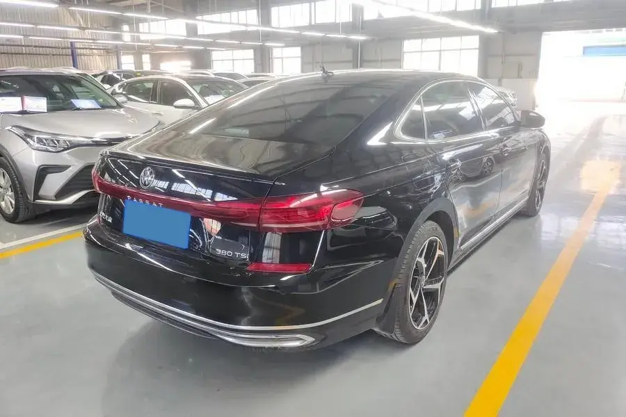 2024 VOLKSWAGEN PASSAT thumbnail 2