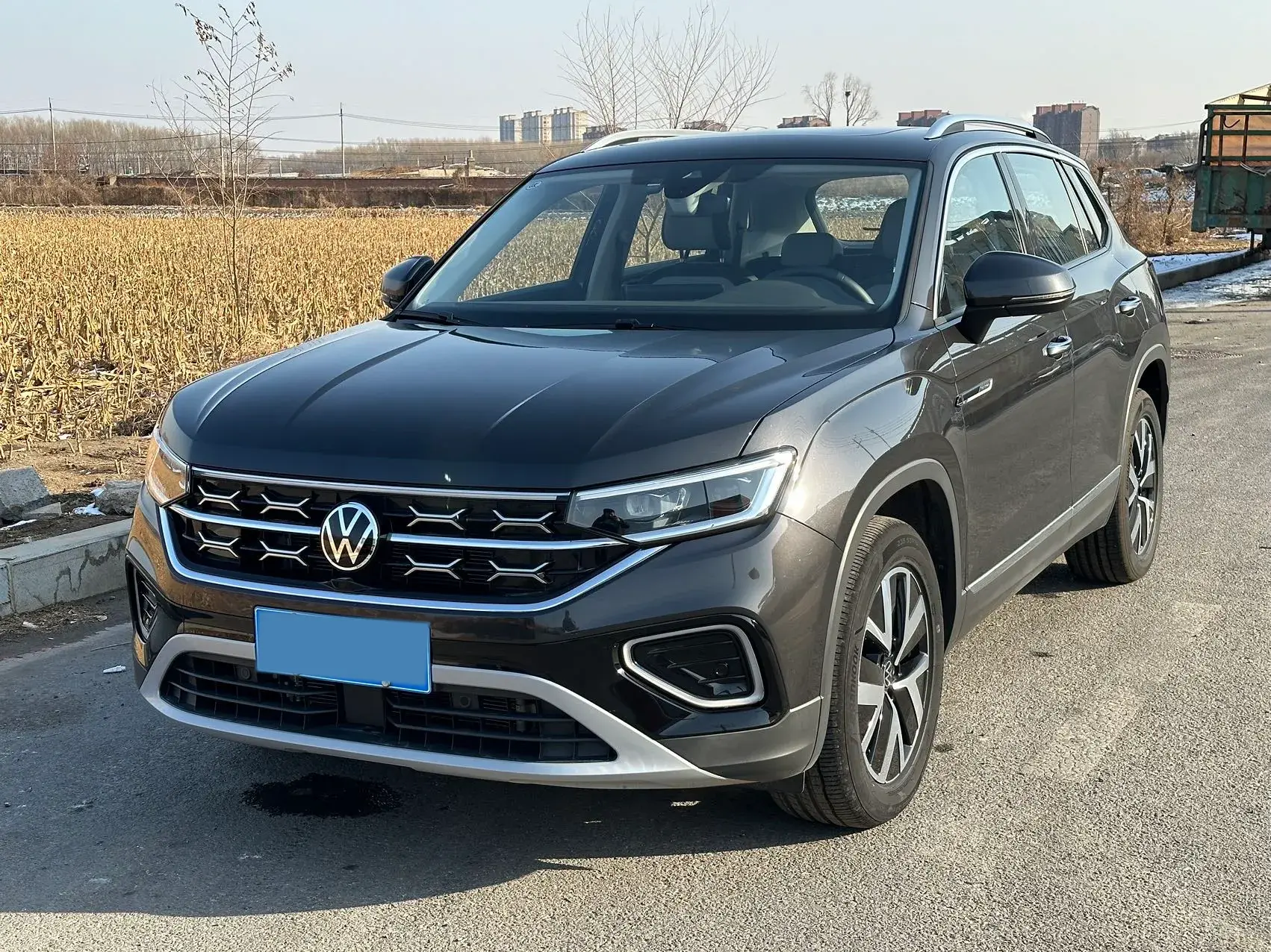 2023 VOLKSWAGEN TAYRON view 1