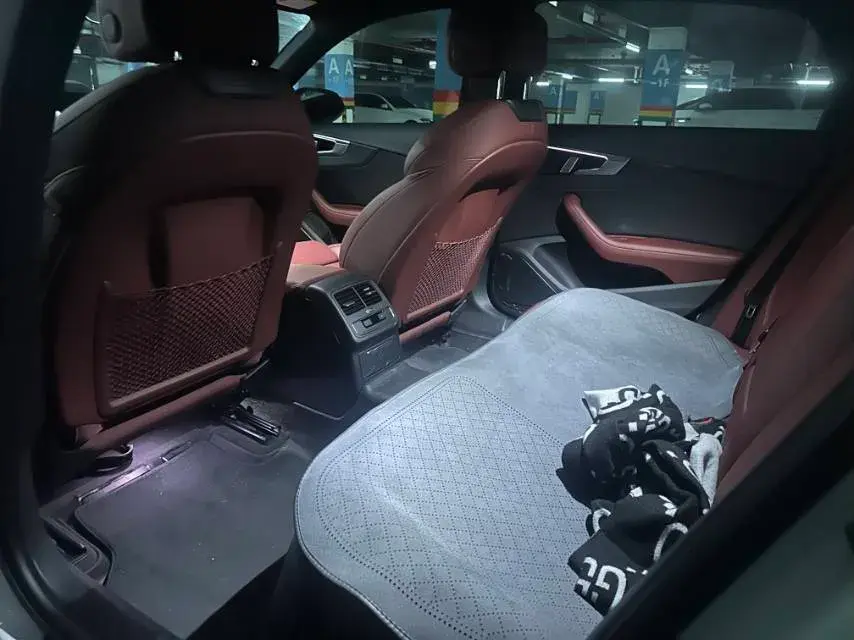 2024 AUDI A4L thumbnail 4