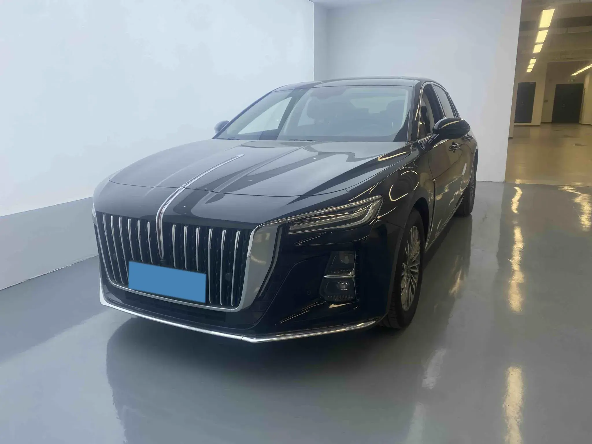 2023 HONGQI H5 view 1