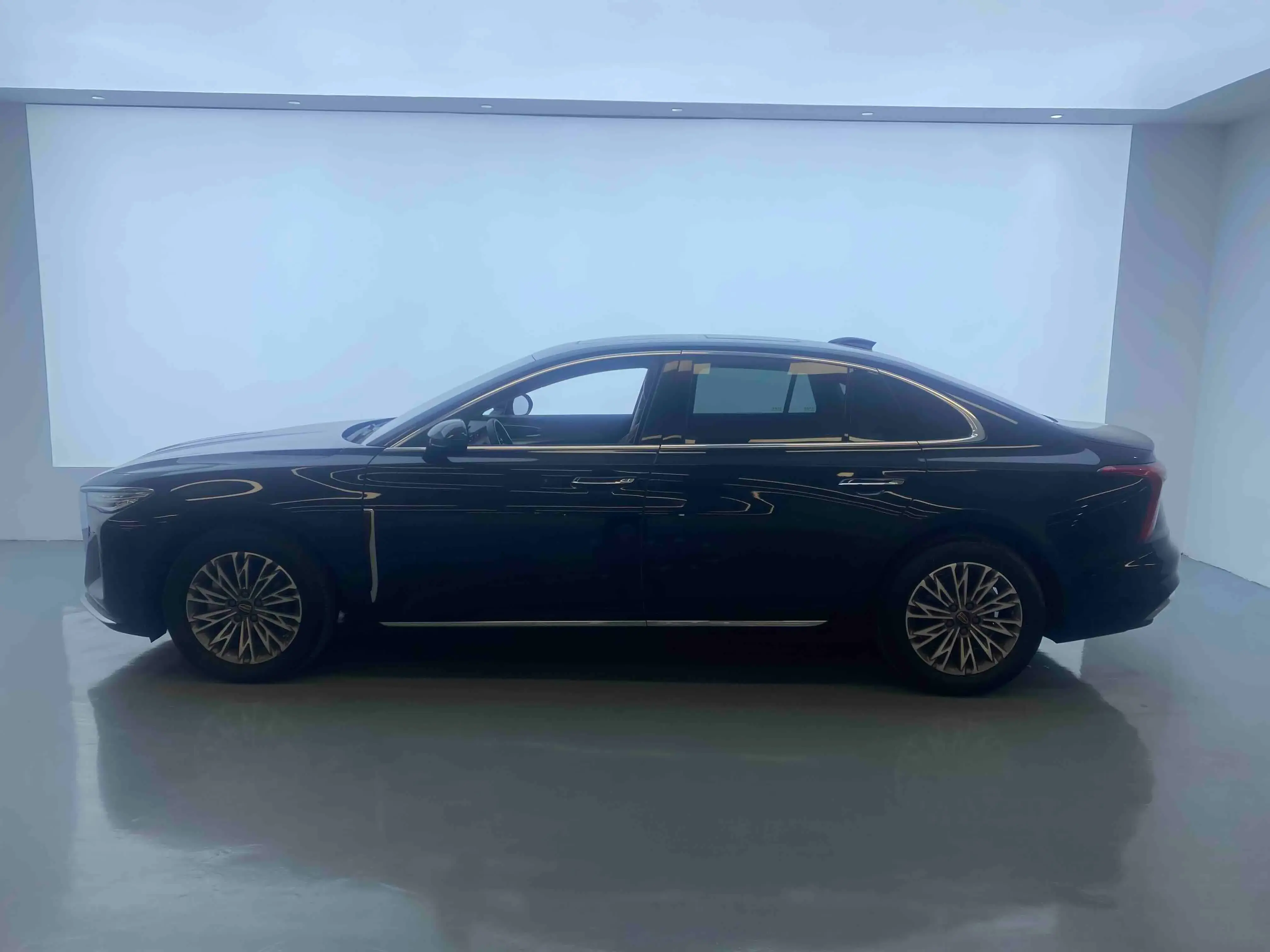2023 HONGQI H5 thumbnail 2