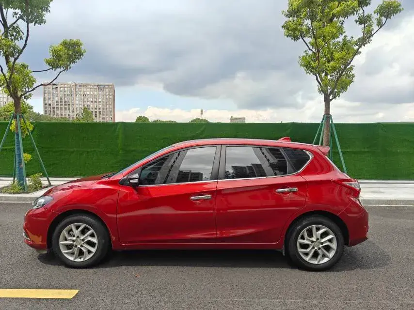 2020 NISSAN TIIDA thumbnail 3